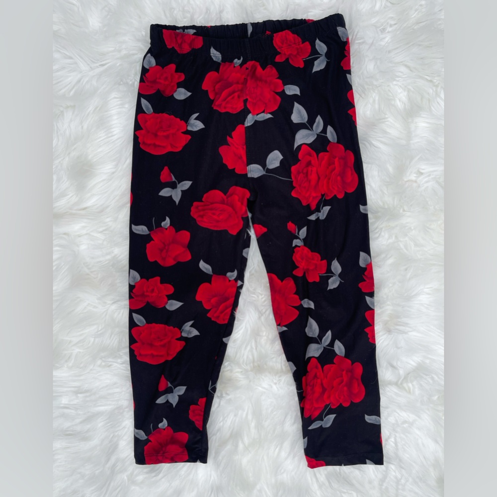 J. Village Rose Graphic Capri Leggings (ONE SIZE)